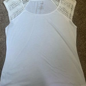 Large women’s Sonoma Sleeveless Knit Shirt